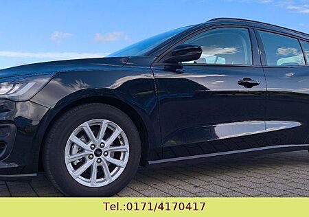Ford Focus Turnier Titanium,Tüv,Reifen,Service neu,1H