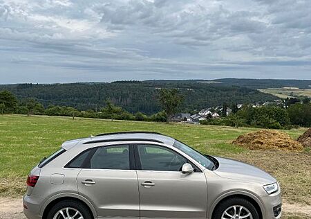 Audi Q3 2.0 TFSI S tronic quattro -