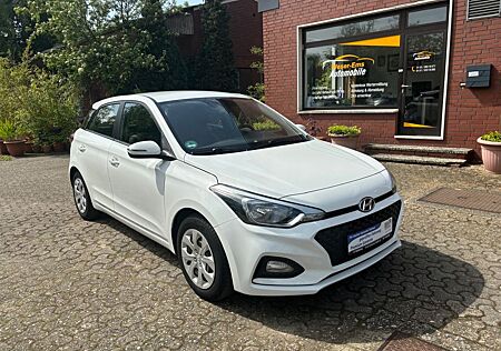 Hyundai i20 Select Klima Bluetoth Temp Multif wenig KM!