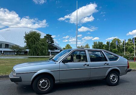 VW Passat Volkswagen 32 B