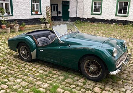Triumph TR3 TR3A mit Overdrive & Hardtop
