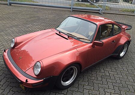 Porsche 911 Urmodell 911 / 930 Turbo 3.0 Coupe / Motorrevision