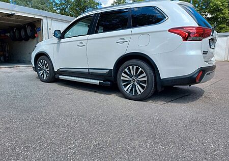 Mitsubishi Outlander 2.0 MIVEC Diamant+ ClearTec 2WD CV...
