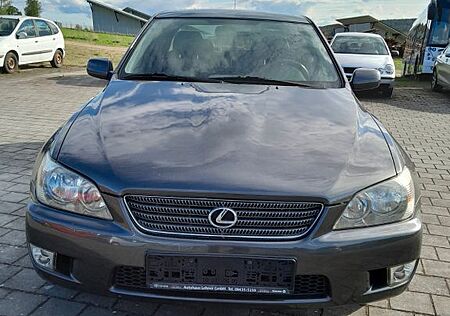 Lexus IS 200 - -