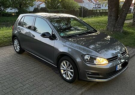 VW Golf Volkswagen 1.2 TSI BMT LOUNGE 1.Hand! Scheckheft!