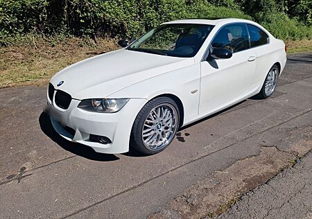 BMW 325 E92 Coupe M - Paket !! 1. HAND !!