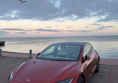 Tesla Model 3 AWD Long Range (EZ 09/24) | Winterreifen