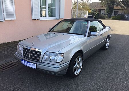 Mercedes-Benz E 200 # Cabrio # Autom.# Leder# Guter Zustand