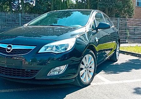 Opel Astra 1.4 Turbo 150 Jahre -Leder-140 Ps-Tüv Neu