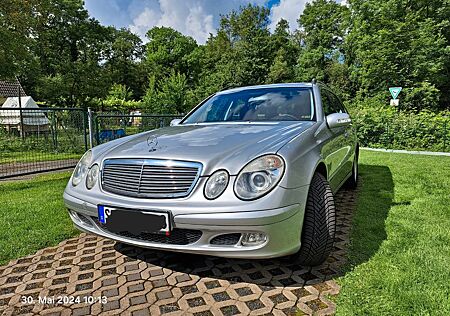 Mercedes-Benz E 200 KOMPRESSOR T CLASSIC 163PS Silber