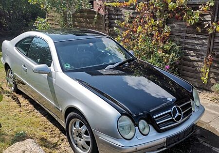 Mercedes-Benz CLK 320 Elegance V 6 Bi-Color (schwarz-silber)