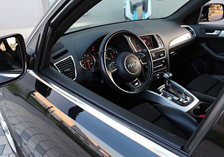 Audi Q5 S-Line. Bi-Xenon. Keyless. Navi. 4 Assistenten..