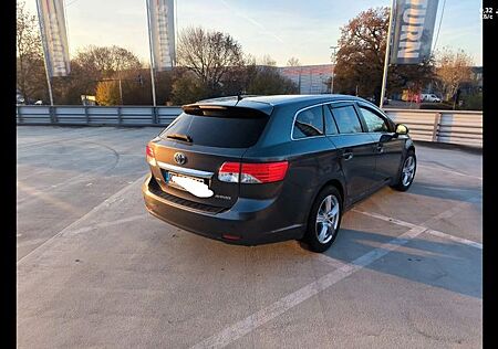 Toyota Avensis Combi 1,8-l-Valvematic Edition Edition