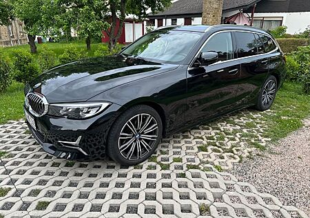 BMW 320d xDrive Touring Luxury Line Auto Luxury Line
