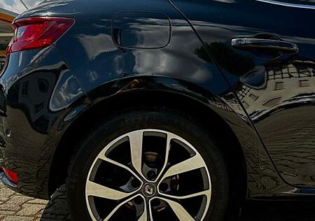Renault Megane ENERGY TCe 130 EDC Bose Edition Bose ...