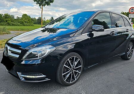 Mercedes-Benz B 220 CDI DCT PANO/Sport/Dstr/Totw/Harman/Comand