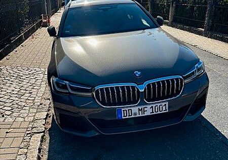 BMW 540d xDrive Touring A -M Sport-Laser-Pano-AHK