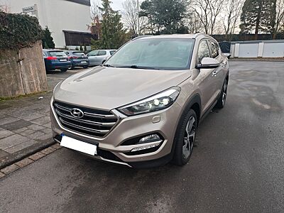 Hyundai TUCSON Premium mit frischem Tüv, sehr gepflegt