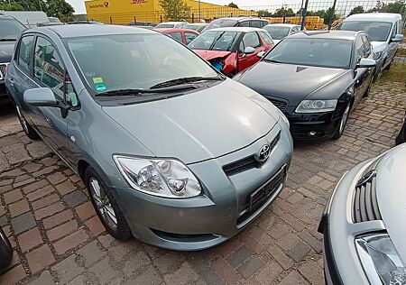 Toyota Auris Life