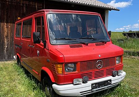 Mercedes-Benz Feuerwehrauto 601 KB / 210 / T1 / 9 Sitzer