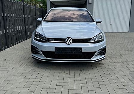VW Golf Volkswagen 2.0 TDI 135kW SCR DSG GTD
