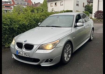 BMW 525i A -