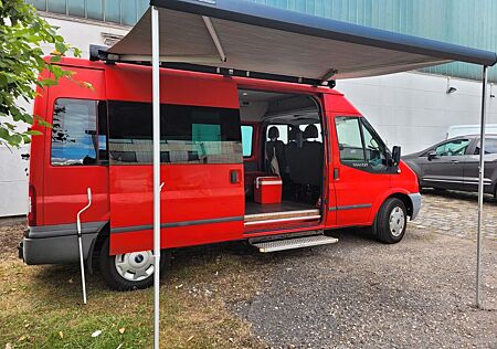 Ford Transit mit Rollstuhllift und Markise