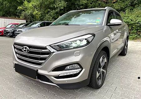 Hyundai Tucson Premium 4WD / Einpark-Assistent / LED