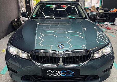 BMW 320i Touring Auto -
