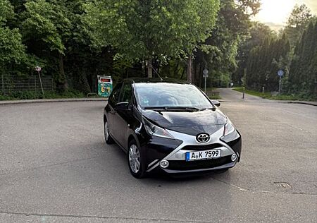 Toyota Aygo (X) Aygo (X) 1,0-l-VVT-i x-play Team Deutschland...