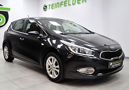 Kia Cee'd Ceed 1.6 GDI Dream Team / SHZ / KAMERA / NAVI