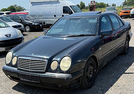 Mercedes-Benz E 240 AVANTGARDE/AUTOM./SCHIEBE-DACH/KLIMAAUTO/