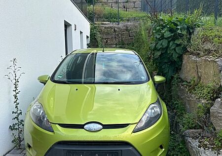 Ford Fiesta gepflegt, neu TÜV, viele Neuteile