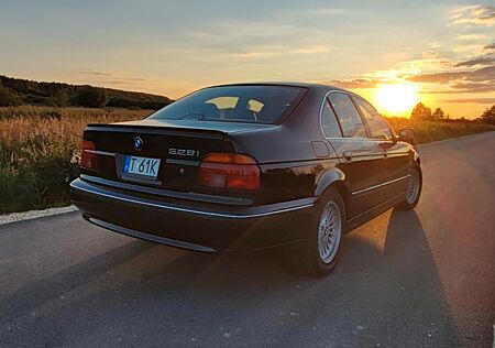 BMW 528i Auto 21000km