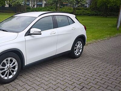 Mercedes-Benz GLA 200 d 4MATIC DCT -