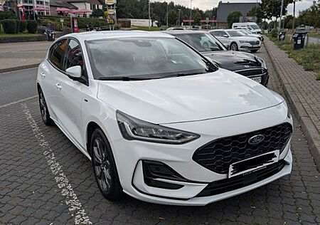 Ford Focus ST-Line Hybrid, 8-Fach bereift
