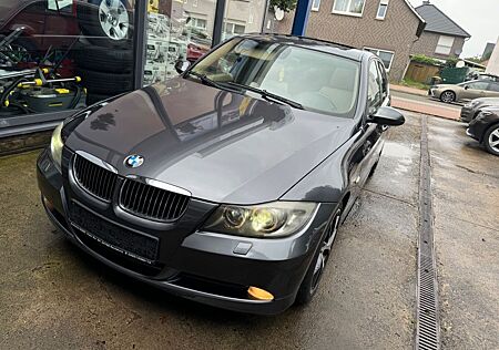 BMW 325i 325 Baureihe 3 Lim. Auto/Navi/Leder/Schiebe