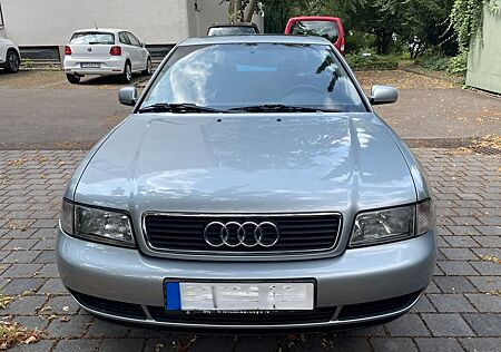 Audi A4 1.8, 126.000 km, 125 PS, Rentnerfahrzeug