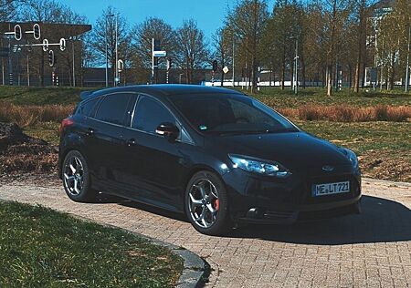 Ford Focus 2,0 EcoBoost ST Leder-Sport-Paket ST