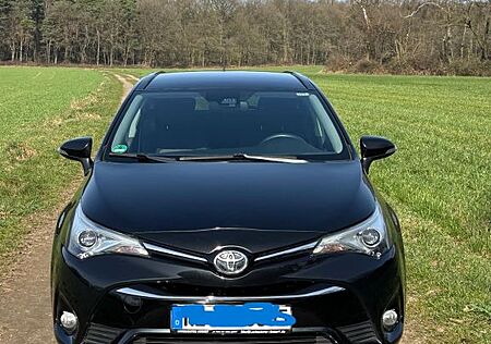 Toyota Avensis 1,8-l-Valvem. Team D T. Sports Team ...