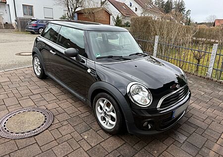 Mini ONE mit Xenon-Scheinwerfern & vielen Extras