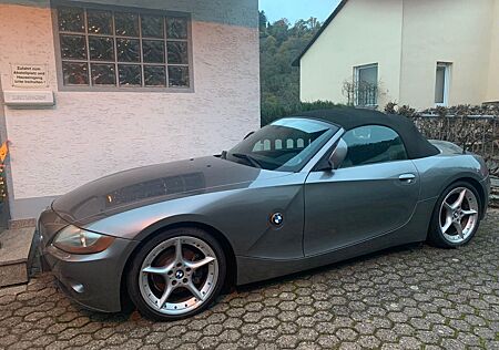 BMW Z4 3.0i - Top Ausstattung, leichte Mängel