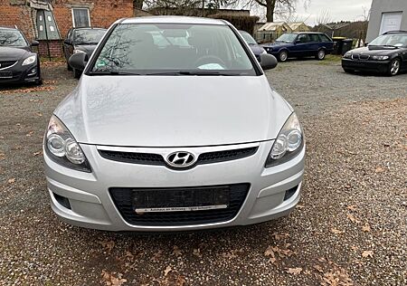 Hyundai i30 Edition+ Klima, TÜV 03/2026