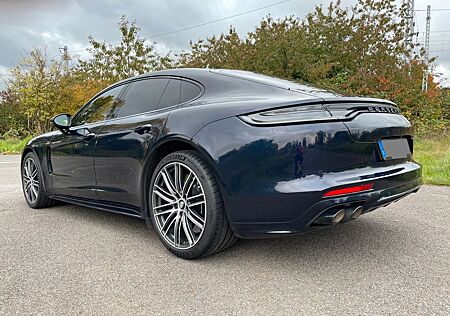 Porsche Panamera Turbo S, Allradlenkung, Sportabgas