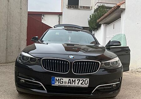 BMW 320i xDrive -