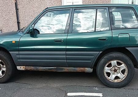 Toyota RAV 4 - -Left wheel drive