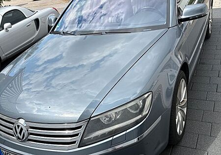 VW Phaeton Volkswagen 4.2 V8 4MOTION Tiptronic 5-Sitzer -