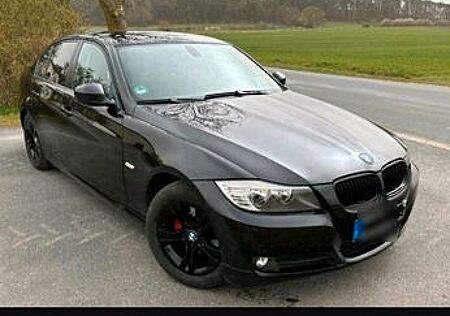 BMW 318i - ## schwarz ## manuell ## 8 Fach bereift