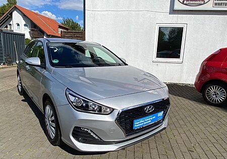 Hyundai i30 cw Select 1.6 CRDI / Klimaanlage /EURO6/ LED