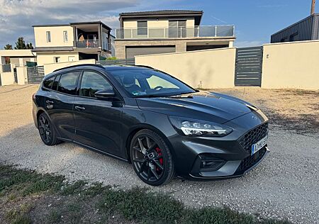 Ford Focus 2,0 EcoBlue ST Recaro,AHK,Pano,Virtual